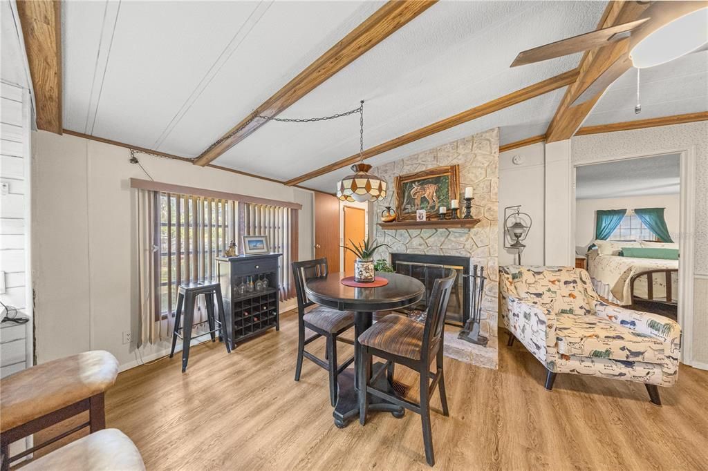 На продажу: $249,000 (5 спален, 3 ванн, 1288 Квадратных фут)