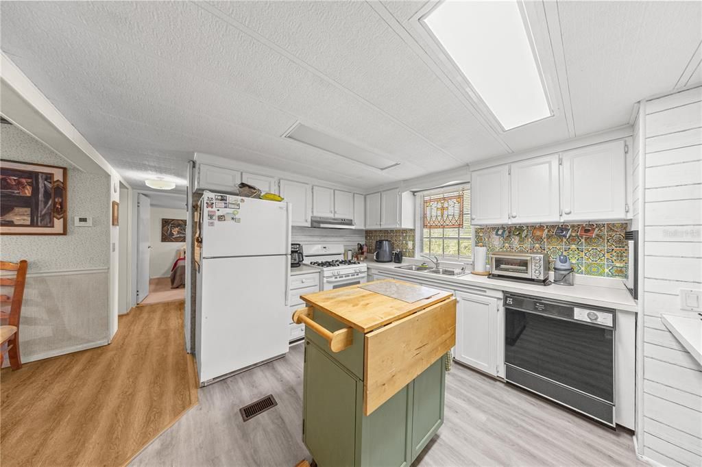 На продажу: $249,000 (5 спален, 3 ванн, 1288 Квадратных фут)