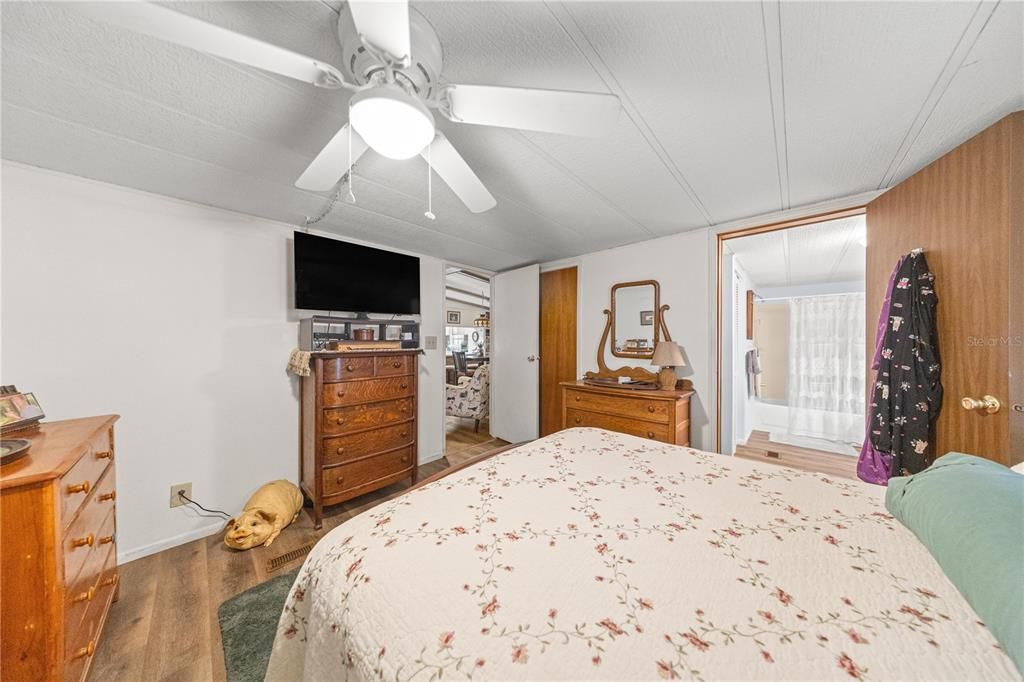 На продажу: $249,000 (5 спален, 3 ванн, 1288 Квадратных фут)