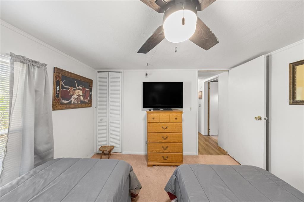 На продажу: $249,000 (5 спален, 3 ванн, 1288 Квадратных фут)