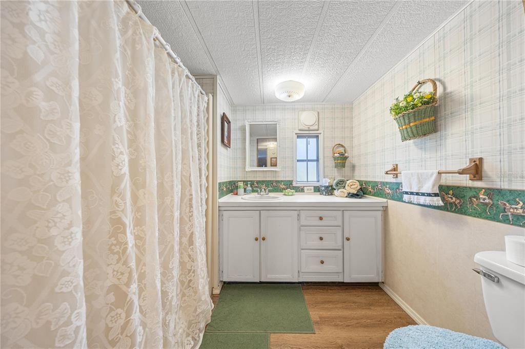 На продажу: $249,000 (5 спален, 3 ванн, 1288 Квадратных фут)