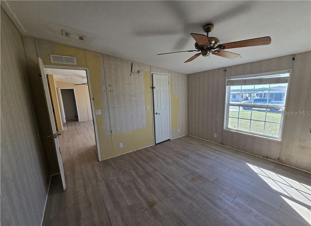 For Sale: $120,000 (3 beds, 2 baths, 1188 Square Feet)