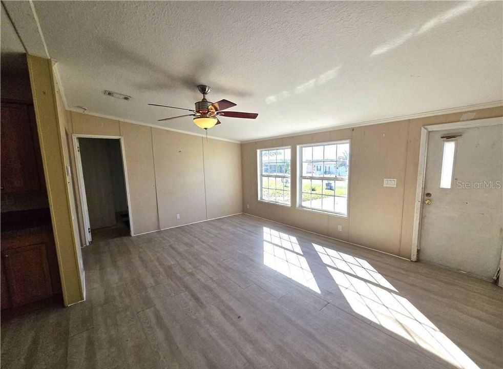 For Sale: $120,000 (3 beds, 2 baths, 1188 Square Feet)