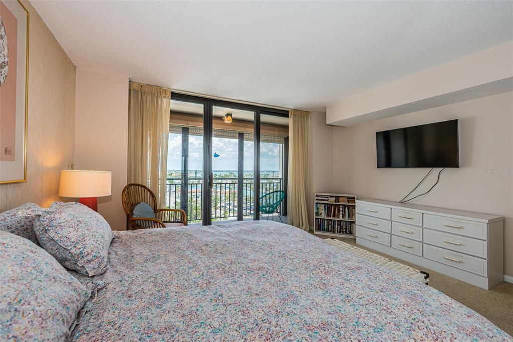 For Rent: $5,750 (2 beds, 2 baths, 1280 Square Feet)