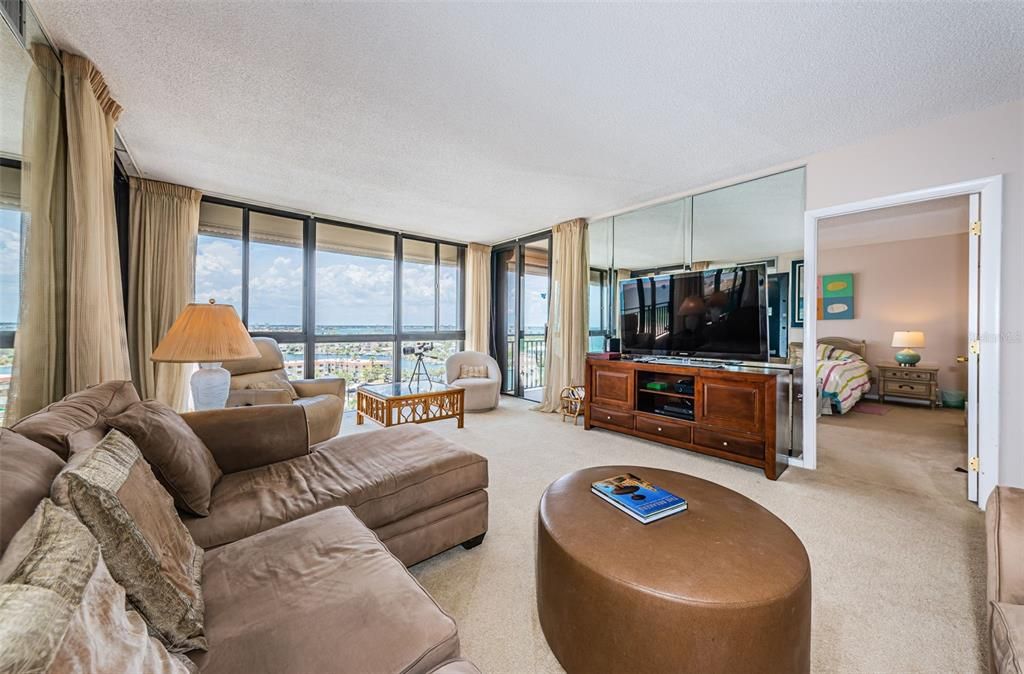 For Rent: $5,750 (2 beds, 2 baths, 1280 Square Feet)