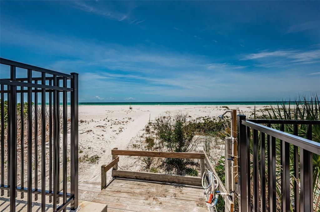 For Rent: $5,750 (2 beds, 2 baths, 1280 Square Feet)