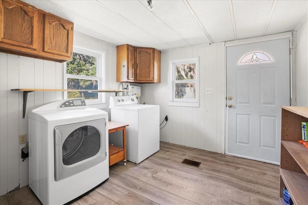 Active With Contract: $115,000 (3 beds, 1 baths, 1440 Square Feet)