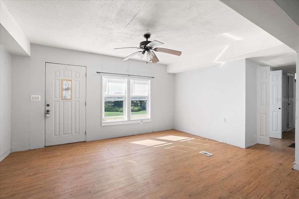 Active With Contract: $115,000 (3 beds, 1 baths, 1440 Square Feet)