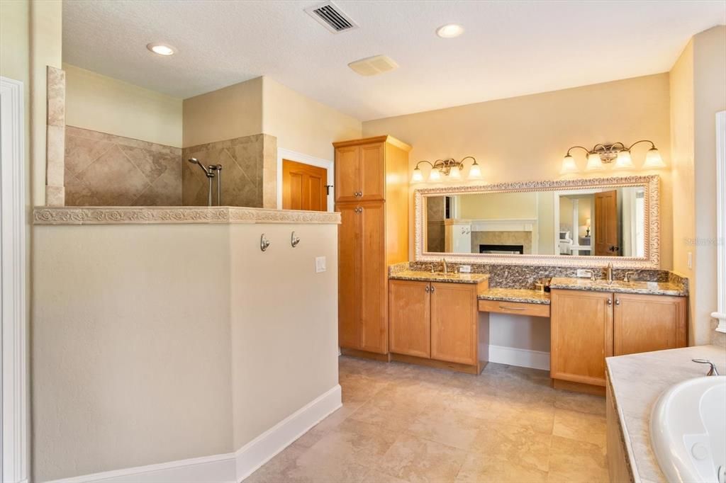 На продажу: $2,595,000 (6 спален, 5 ванн, 6024 Квадратных фут)