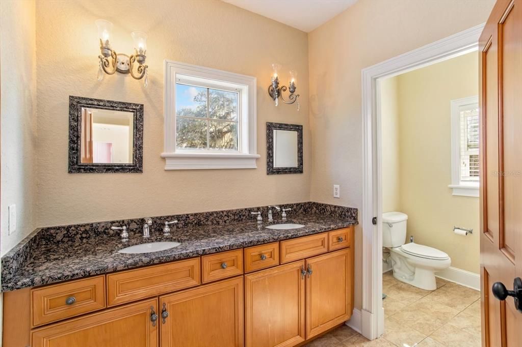 На продажу: $2,595,000 (6 спален, 5 ванн, 6024 Квадратных фут)