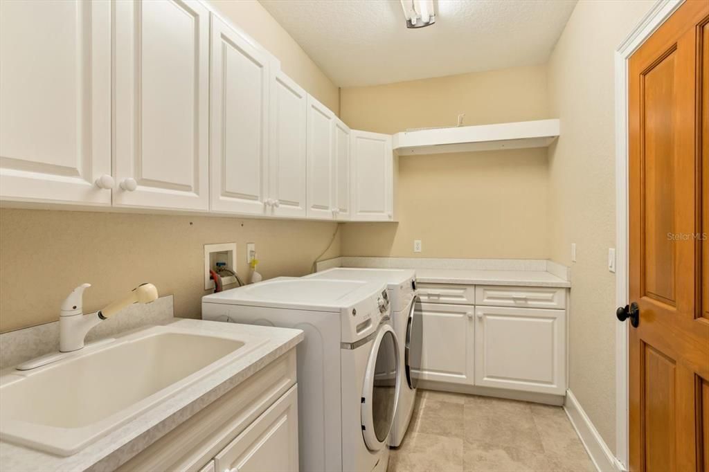 На продажу: $2,595,000 (6 спален, 5 ванн, 6024 Квадратных фут)