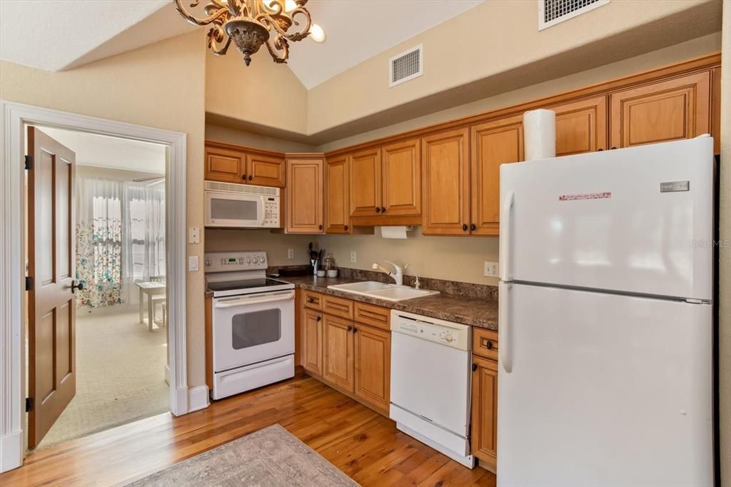 На продажу: $2,595,000 (6 спален, 5 ванн, 6024 Квадратных фут)