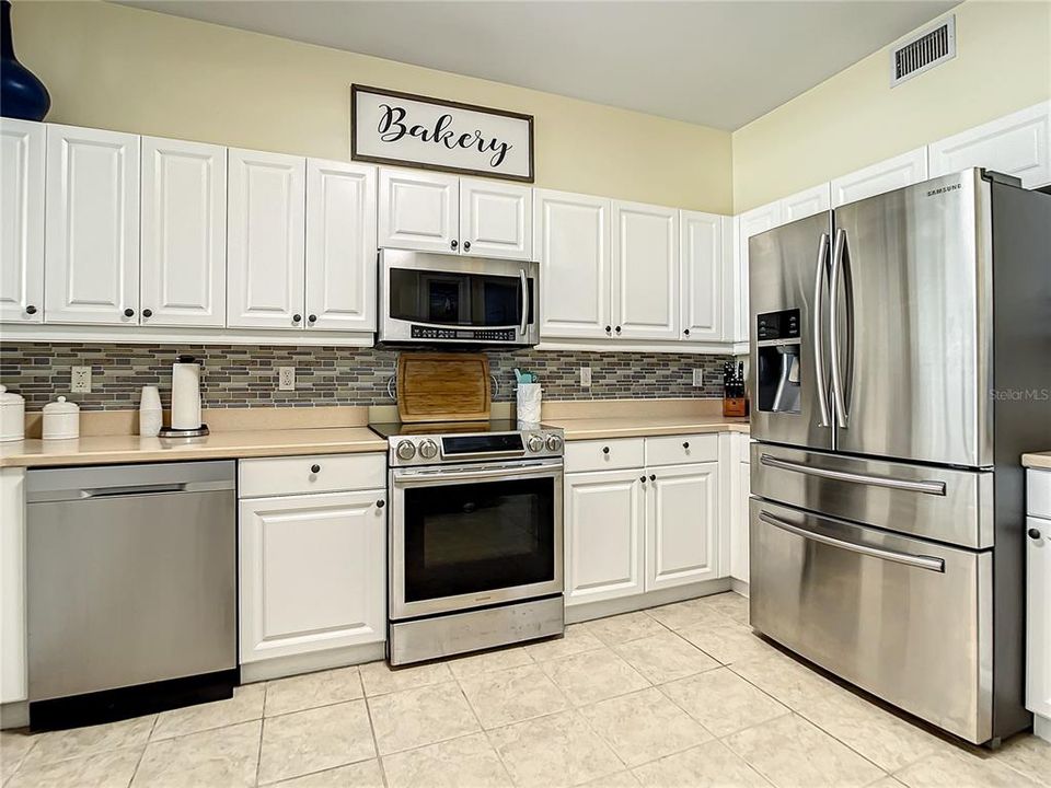 En Venta: $235,000 (3 camas, 2 baños, 1831 Pies cuadrados)