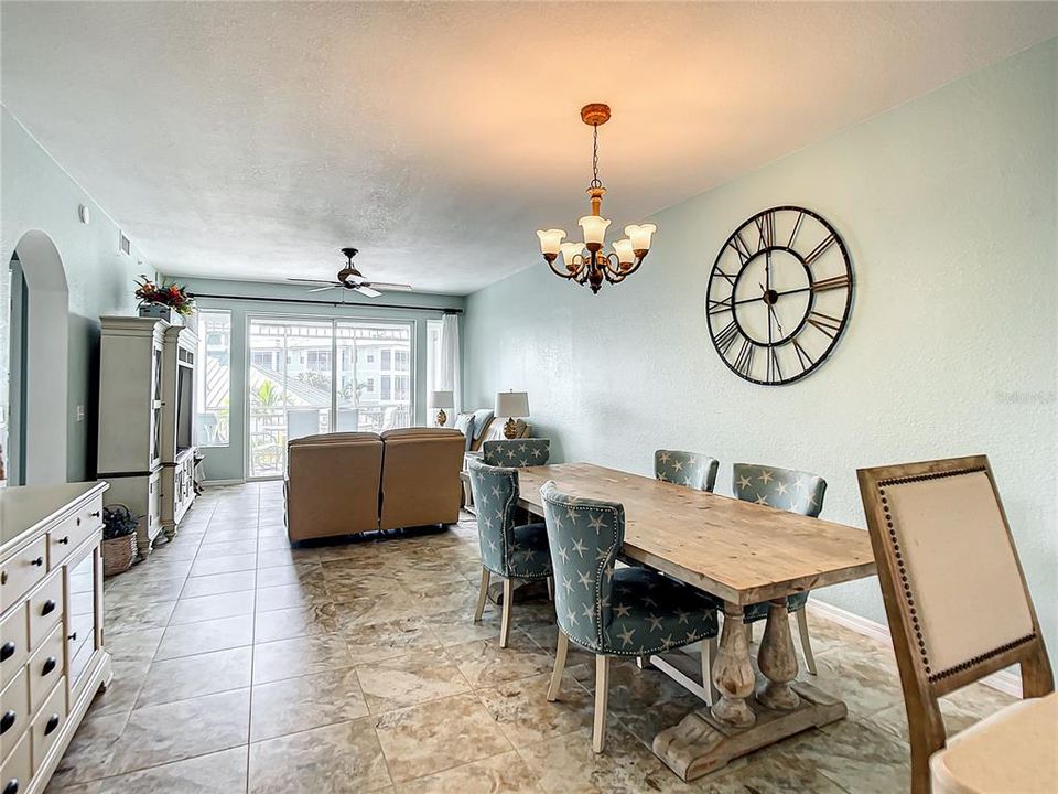 En Venta: $235,000 (3 camas, 2 baños, 1831 Pies cuadrados)