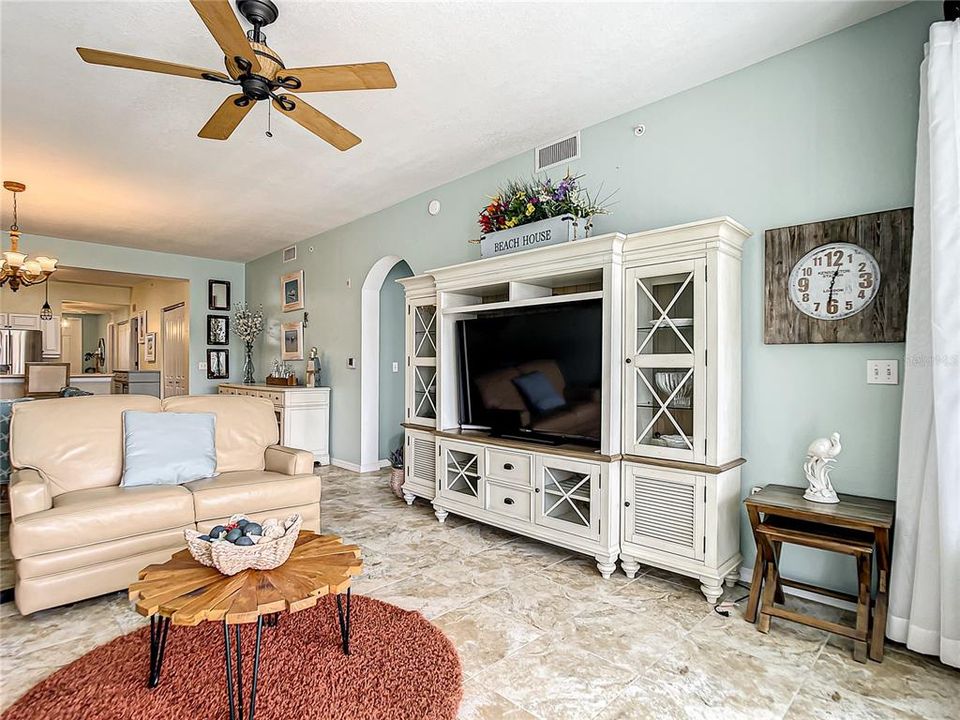 En Venta: $235,000 (3 camas, 2 baños, 1831 Pies cuadrados)