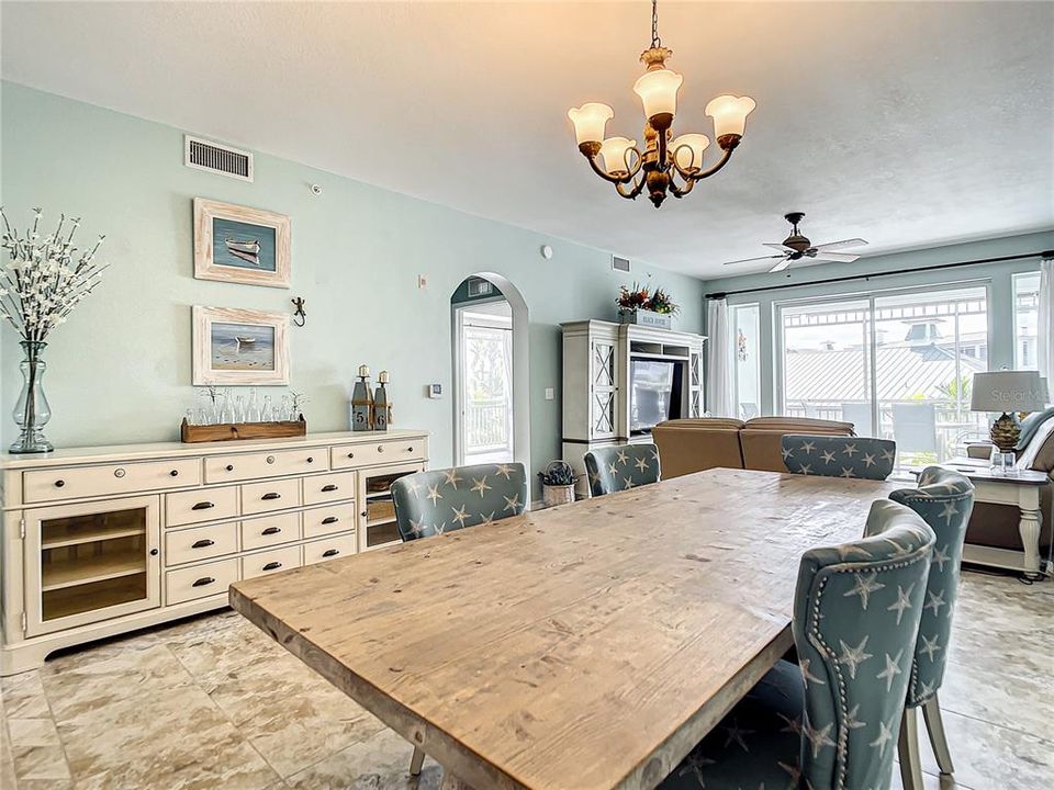 En Venta: $235,000 (3 camas, 2 baños, 1831 Pies cuadrados)