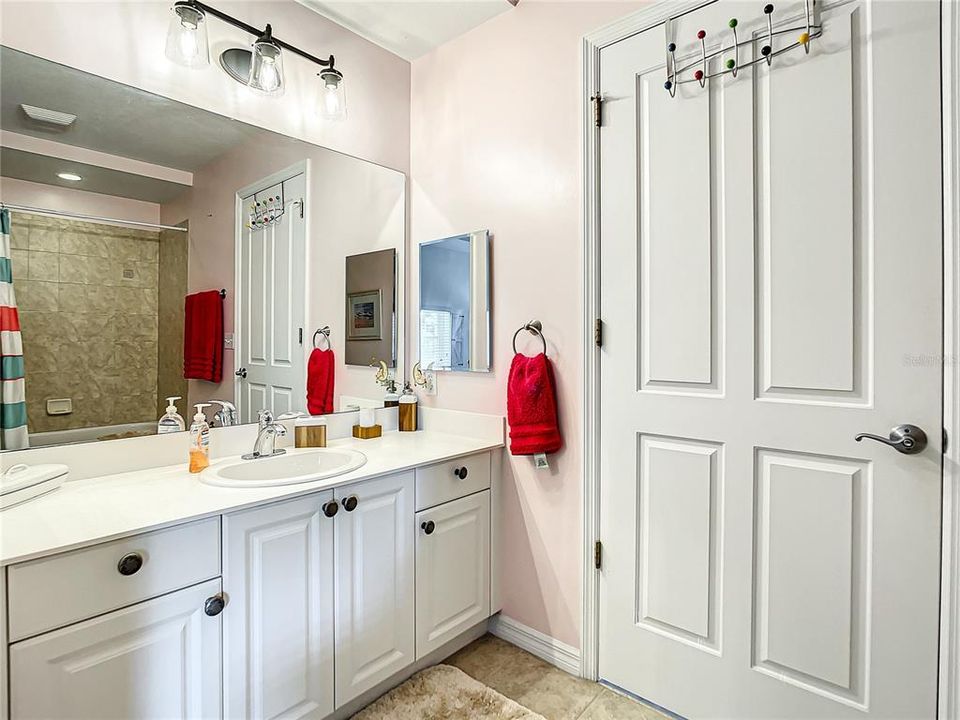 En Venta: $235,000 (3 camas, 2 baños, 1831 Pies cuadrados)