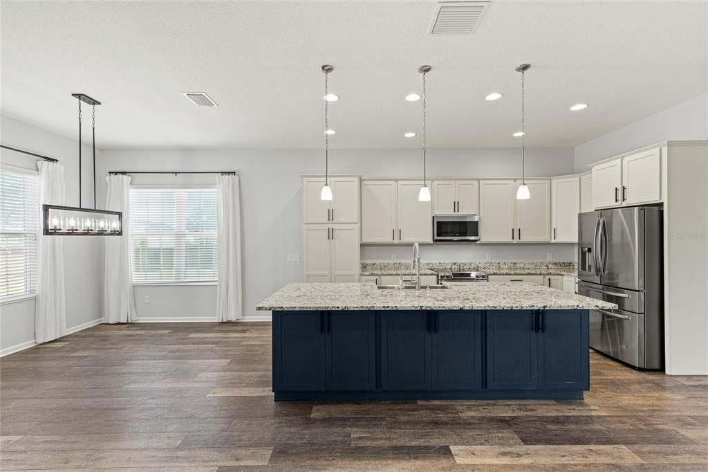 En Venta: $549,900 (3 camas, 2 baños, 2527 Pies cuadrados)