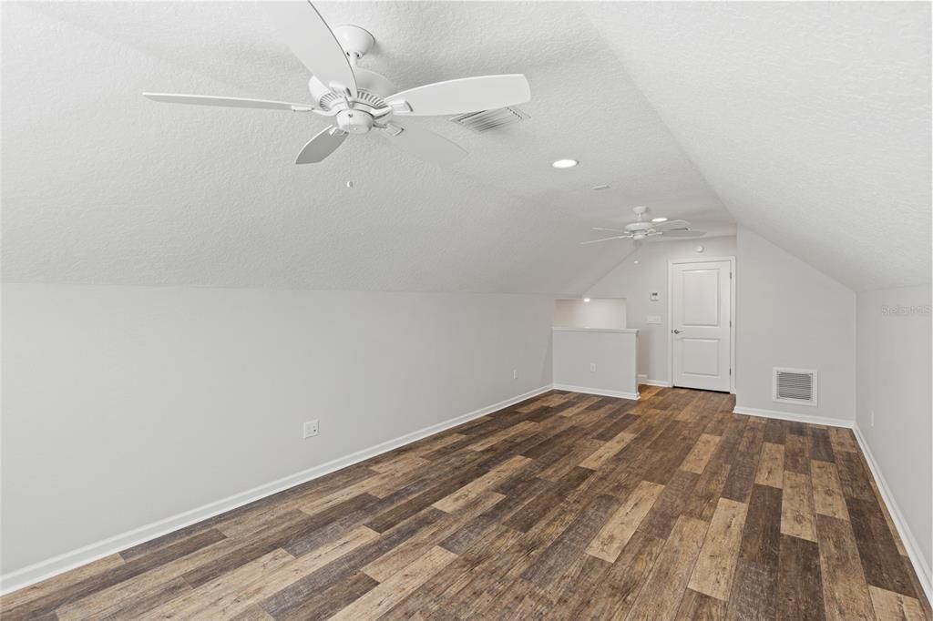 En Venta: $549,900 (3 camas, 2 baños, 2527 Pies cuadrados)