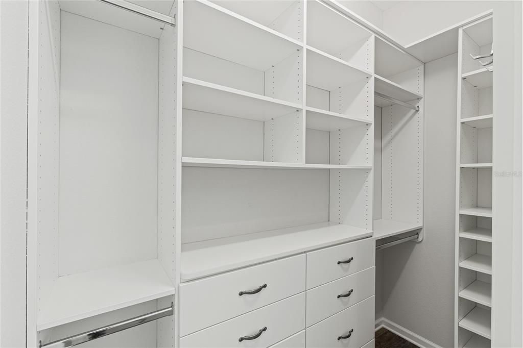 En Venta: $549,900 (3 camas, 2 baños, 2527 Pies cuadrados)