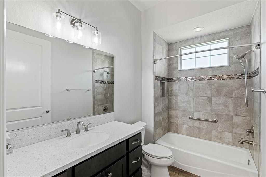 En Venta: $549,900 (3 camas, 2 baños, 2527 Pies cuadrados)