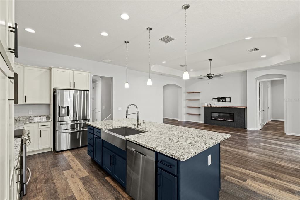 En Venta: $549,900 (3 camas, 2 baños, 2527 Pies cuadrados)