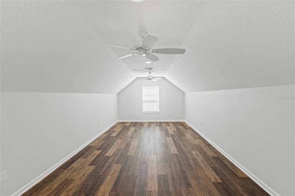 En Venta: $549,900 (3 camas, 2 baños, 2527 Pies cuadrados)