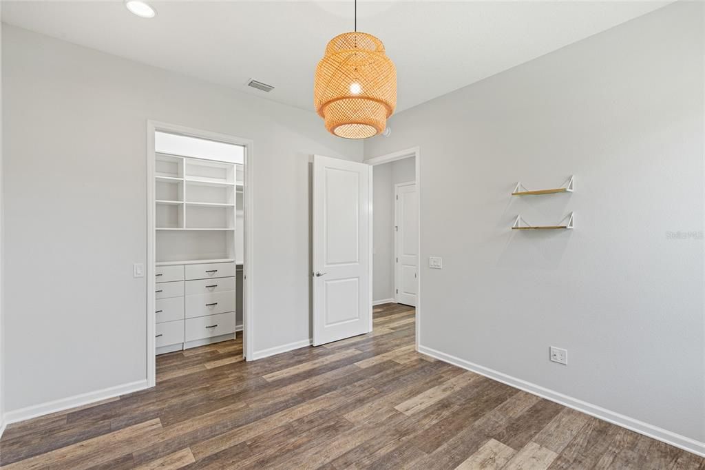 En Venta: $549,900 (3 camas, 2 baños, 2527 Pies cuadrados)