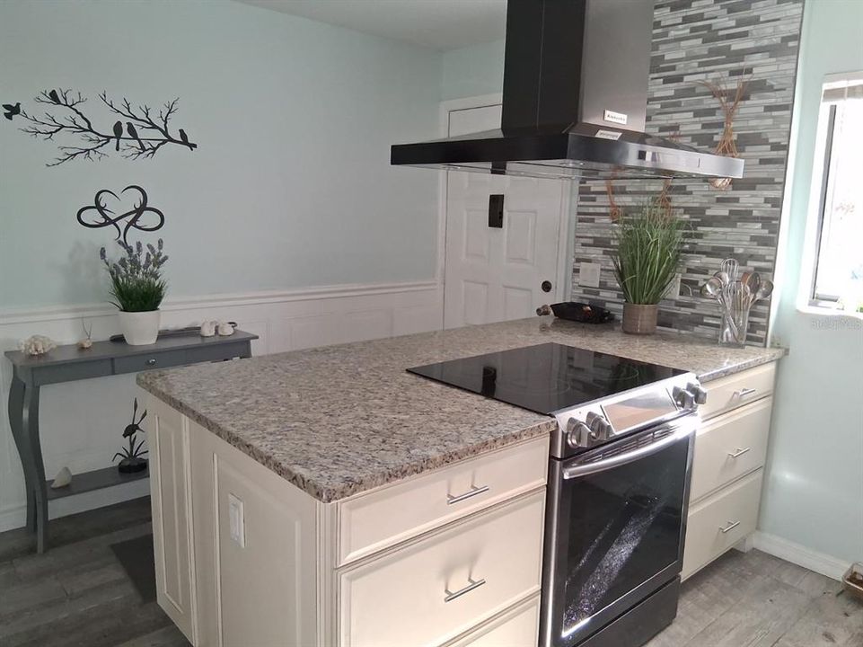 出租: $1,600 (2 贝兹, 2 浴室, 1049 平方英尺)