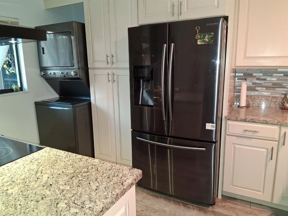 出租: $1,600 (2 贝兹, 2 浴室, 1049 平方英尺)