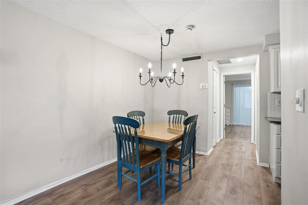 For Rent: $1,200 (1 beds, 1 baths, 624 Square Feet)