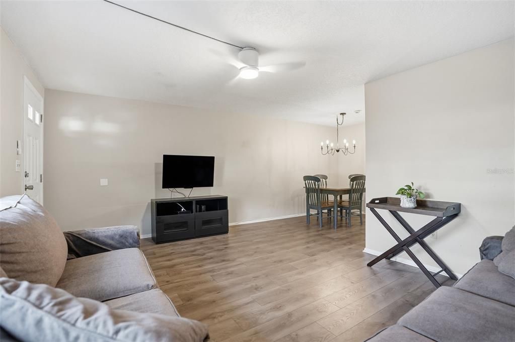 For Rent: $1,200 (1 beds, 1 baths, 624 Square Feet)