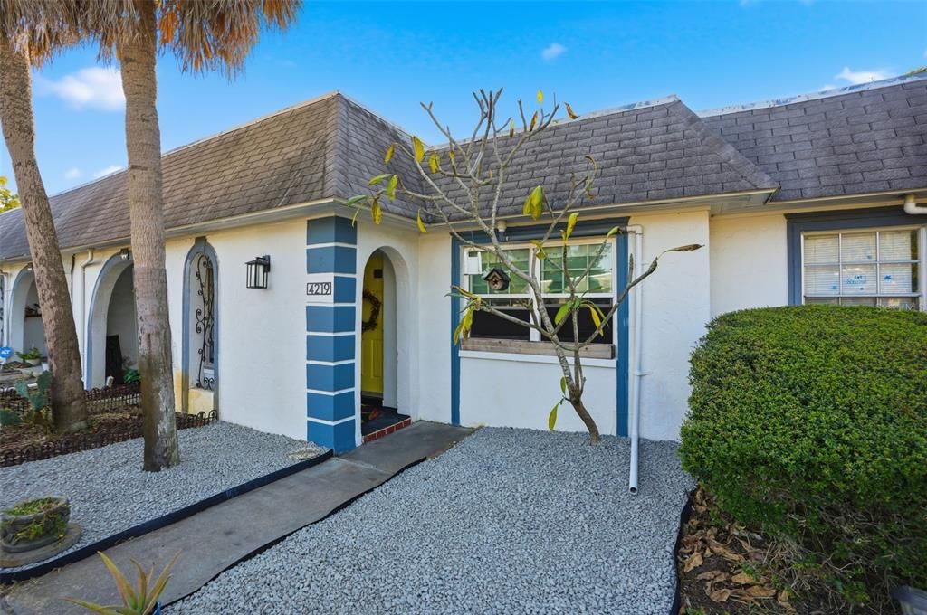 For Rent: $1,200 (1 beds, 1 baths, 624 Square Feet)