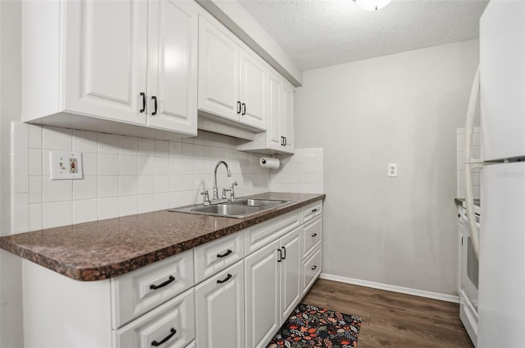 For Rent: $1,200 (1 beds, 1 baths, 624 Square Feet)