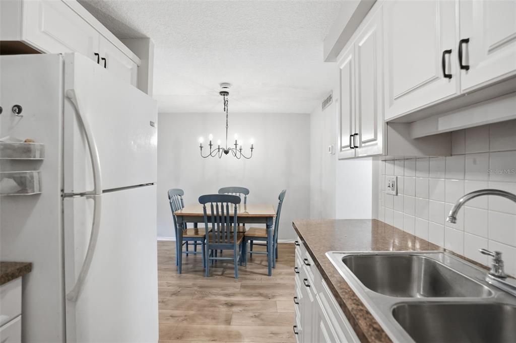 For Rent: $1,200 (1 beds, 1 baths, 624 Square Feet)