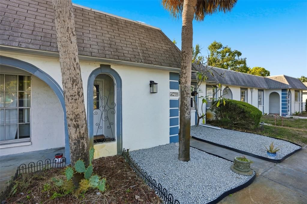 For Rent: $1,200 (1 beds, 1 baths, 624 Square Feet)