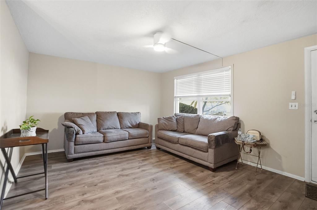 For Rent: $1,200 (1 beds, 1 baths, 624 Square Feet)