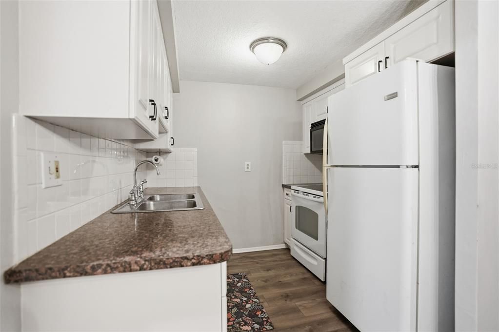 For Rent: $1,200 (1 beds, 1 baths, 624 Square Feet)