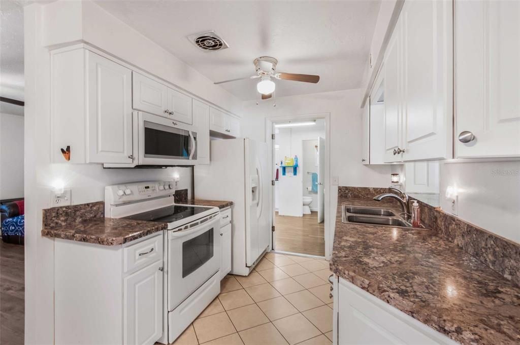 待售: $199,000 (2 贝兹, 2 浴室, 1548 平方英尺)