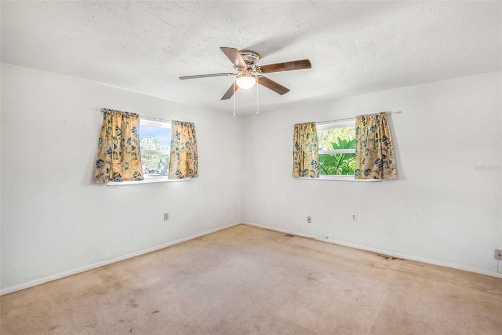 待售: $199,000 (2 贝兹, 2 浴室, 1548 平方英尺)