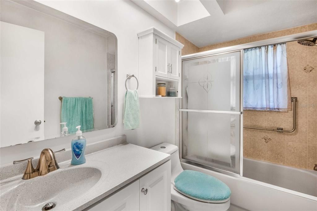 待售: $199,000 (2 贝兹, 2 浴室, 1548 平方英尺)