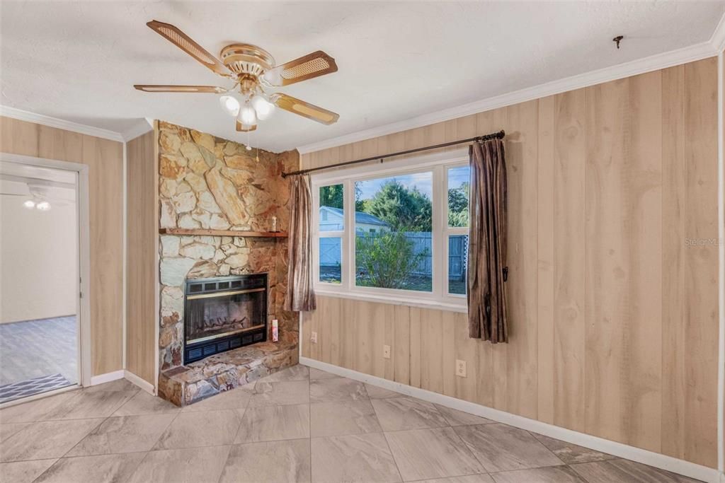 待售: $199,000 (2 贝兹, 2 浴室, 1548 平方英尺)