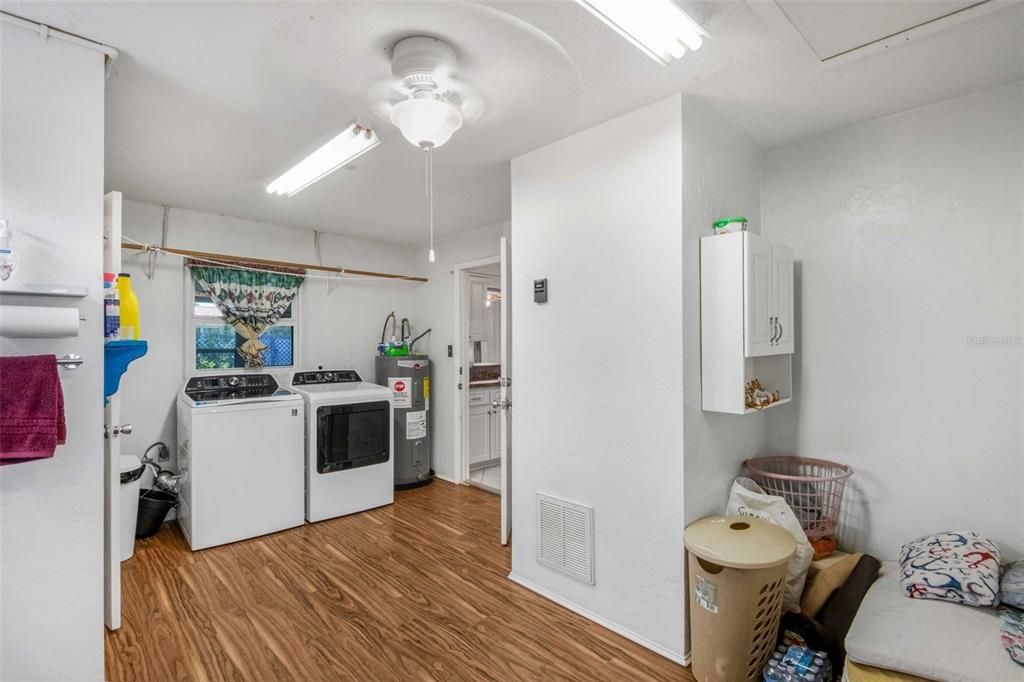 待售: $199,000 (2 贝兹, 2 浴室, 1548 平方英尺)