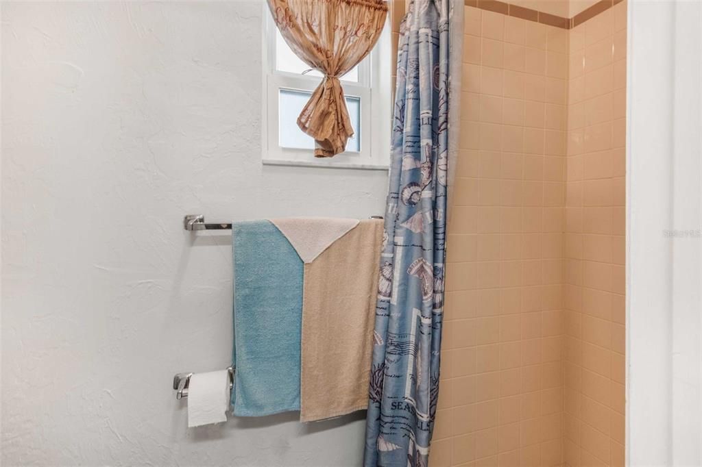 待售: $199,000 (2 贝兹, 2 浴室, 1548 平方英尺)