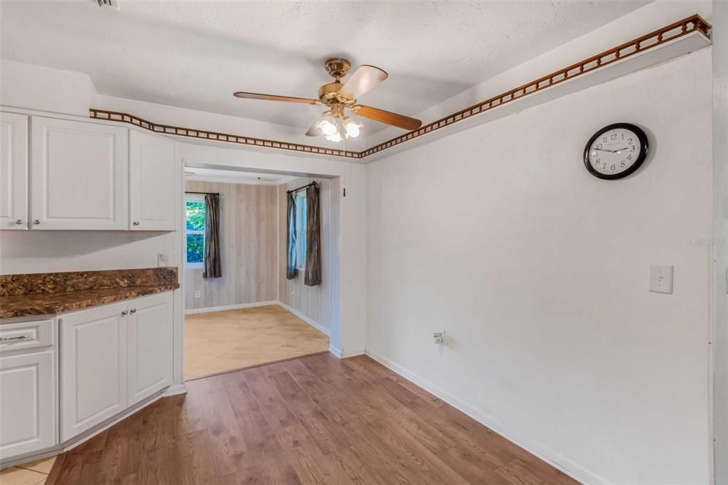 待售: $199,000 (2 贝兹, 2 浴室, 1548 平方英尺)