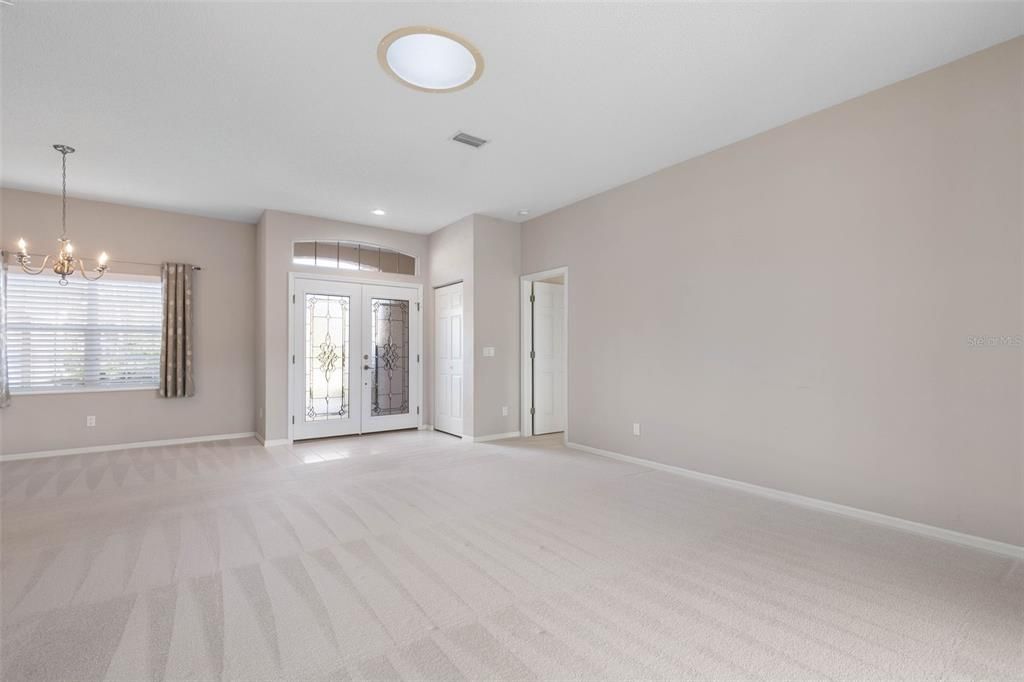 Под контрактом: $419,000 (3 спален, 2 ванн, 1923 Квадратных фут)