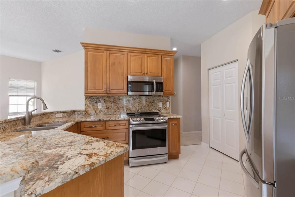 Под контрактом: $419,000 (3 спален, 2 ванн, 1923 Квадратных фут)