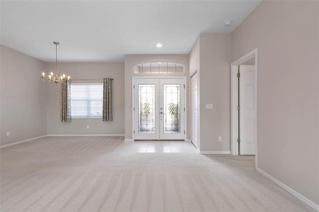 Под контрактом: $419,000 (3 спален, 2 ванн, 1923 Квадратных фут)