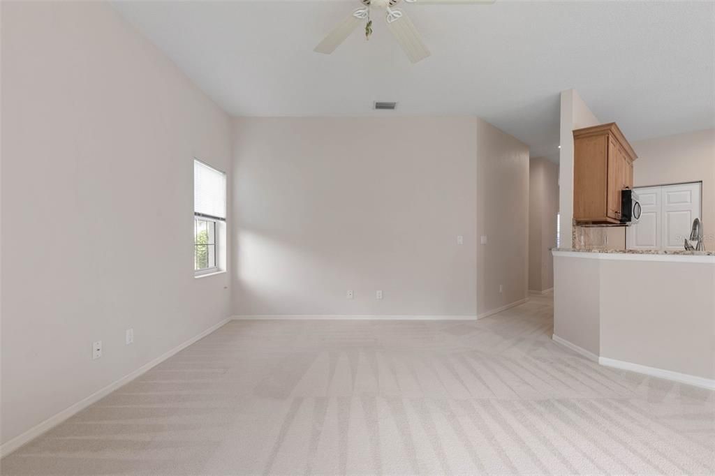 Под контрактом: $419,000 (3 спален, 2 ванн, 1923 Квадратных фут)