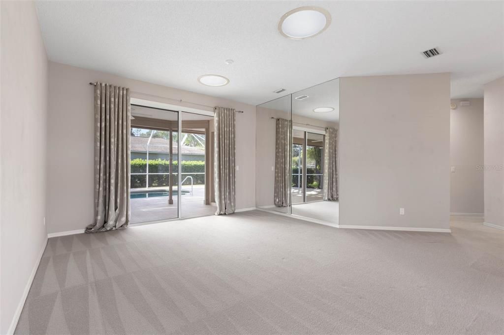 Под контрактом: $419,000 (3 спален, 2 ванн, 1923 Квадратных фут)